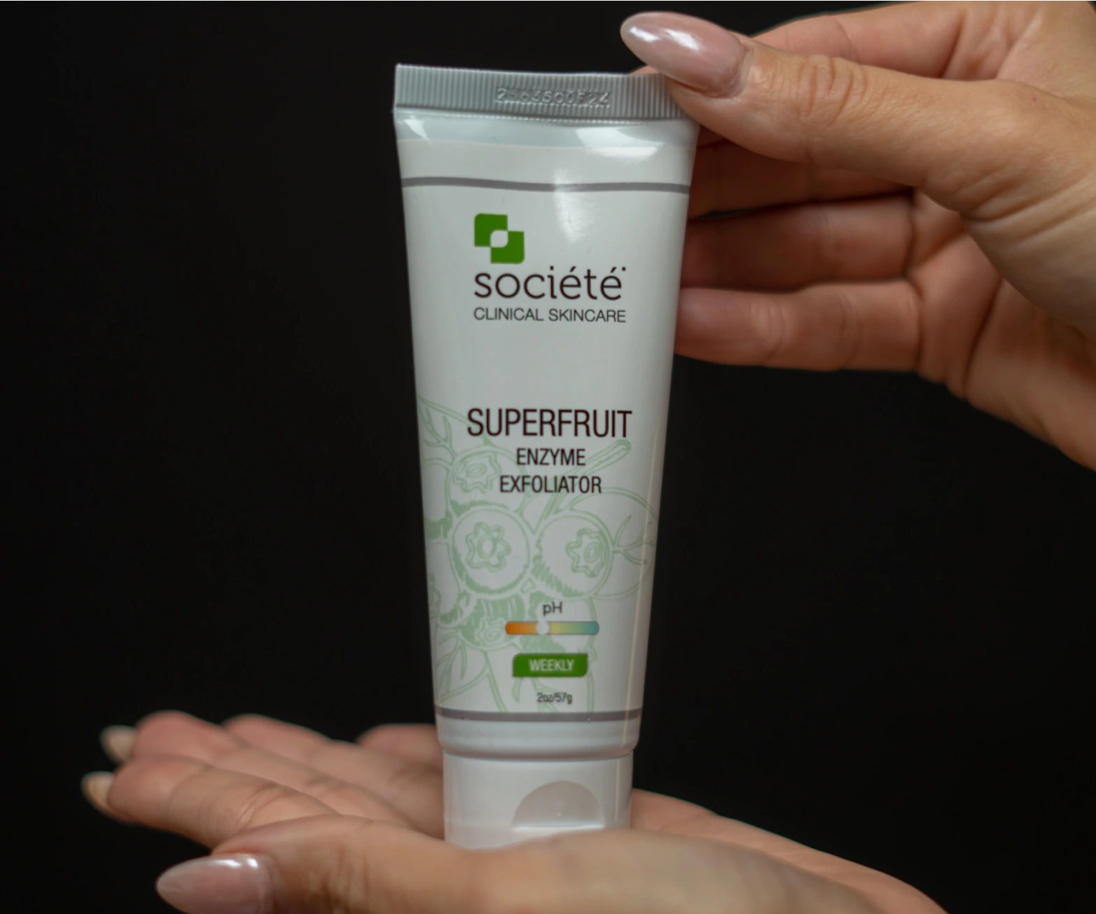 Free Cosmetics Packaging Bottle Mockup 1